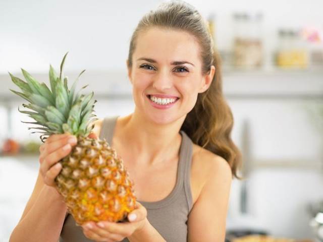 Potraviny pro dobrou náladu. Mějte po ruce ananas, kakao nebo kešu oříšky