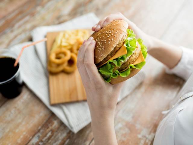 Vysoký cholesterol může poškodit i nohy