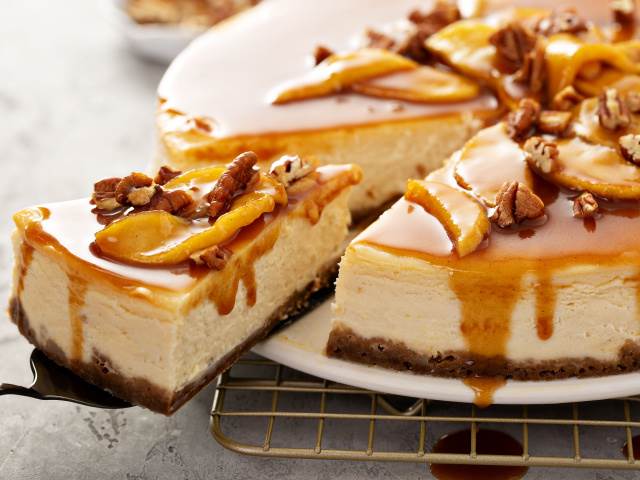 Rychlý nekomplikovaný karamelově jablečný cheesecake